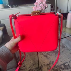 Vincis Hot Pink CrossBody , NEW never used